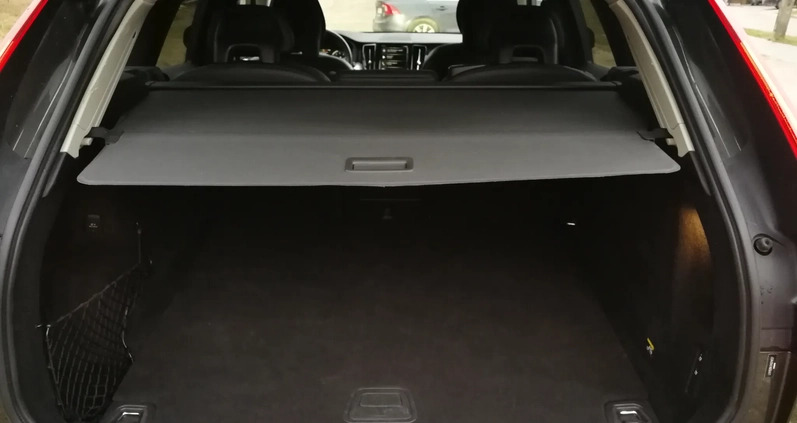Volvo XC 60 cena 128000 przebieg: 93000, rok produkcji 2019 z Białystok małe 172